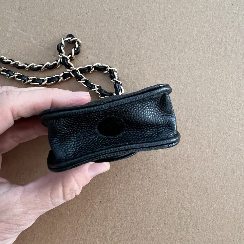 Chanel Airpod pro quilted leather case - Picture 5 of 9